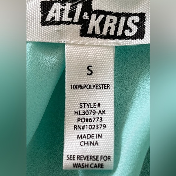 ALI & KRIS Mint Green Crisscross Back Blouse - Small - Picture 8 of 8